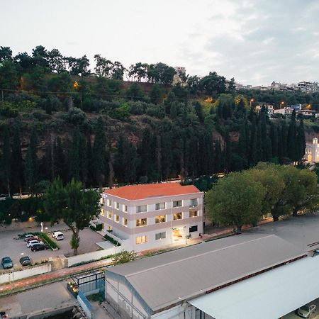Amario Suites Hotel Aigio Eksteriør billede