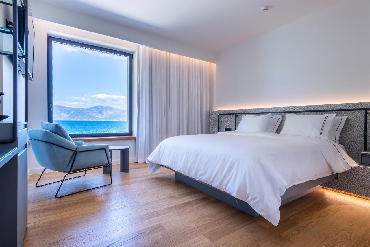 Amario Suites Hotel Aigio Eksteriør billede