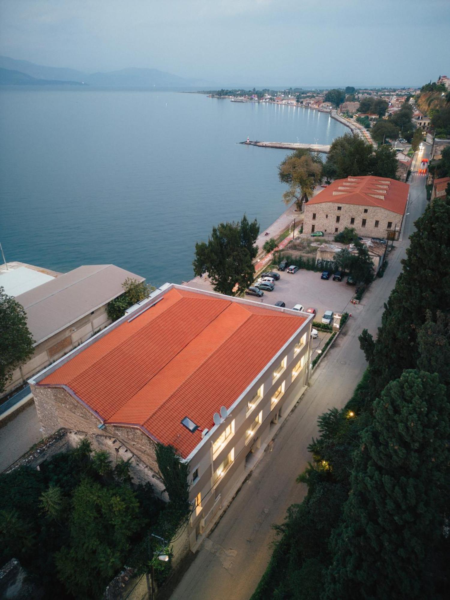 Amario Suites Hotel Aigio Eksteriør billede