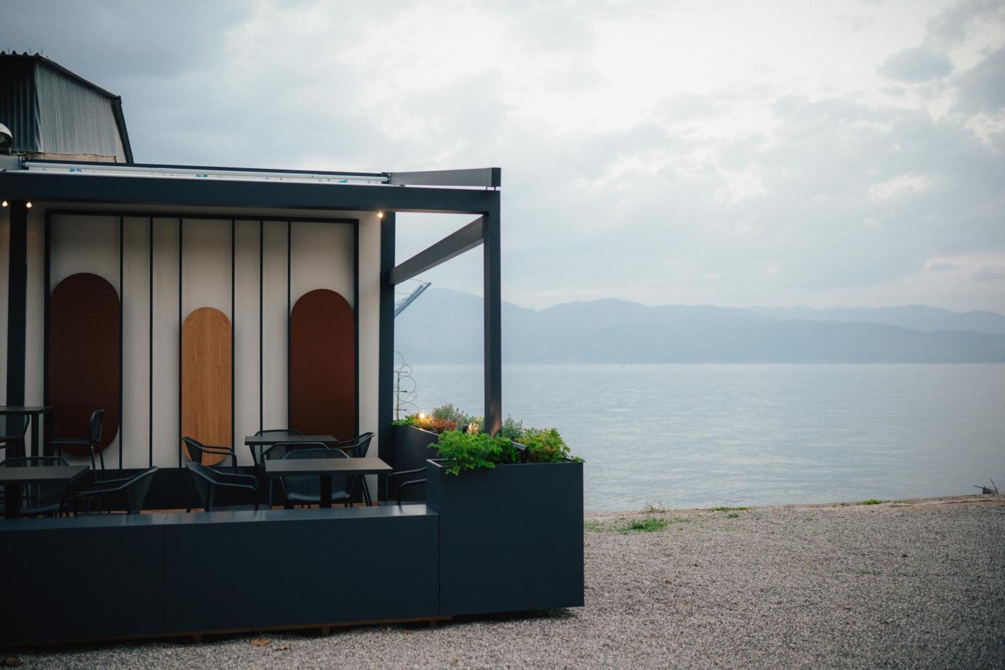 Amario Suites Hotel Aigio Eksteriør billede