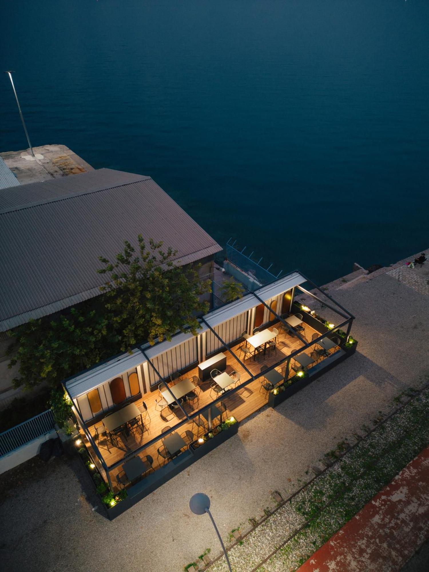 Amario Suites Hotel Aigio Eksteriør billede